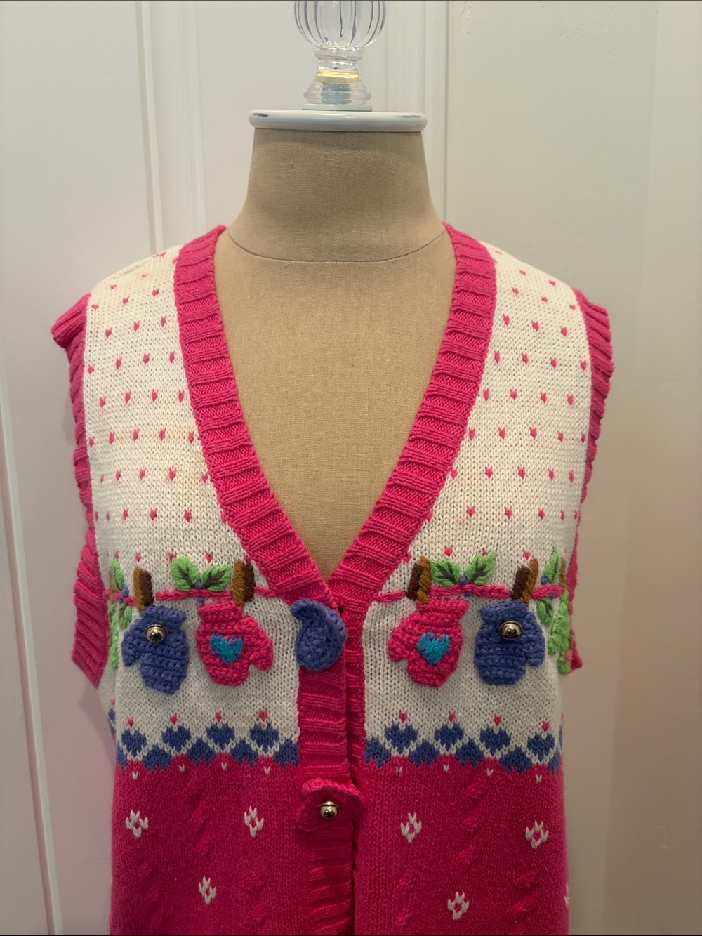 Quaker Factory Sleeveless V-Neck Knit Vest - Picture 2 of 11
